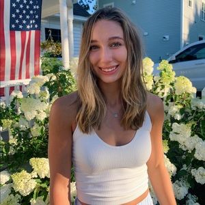 Meet your Posher, Olivia